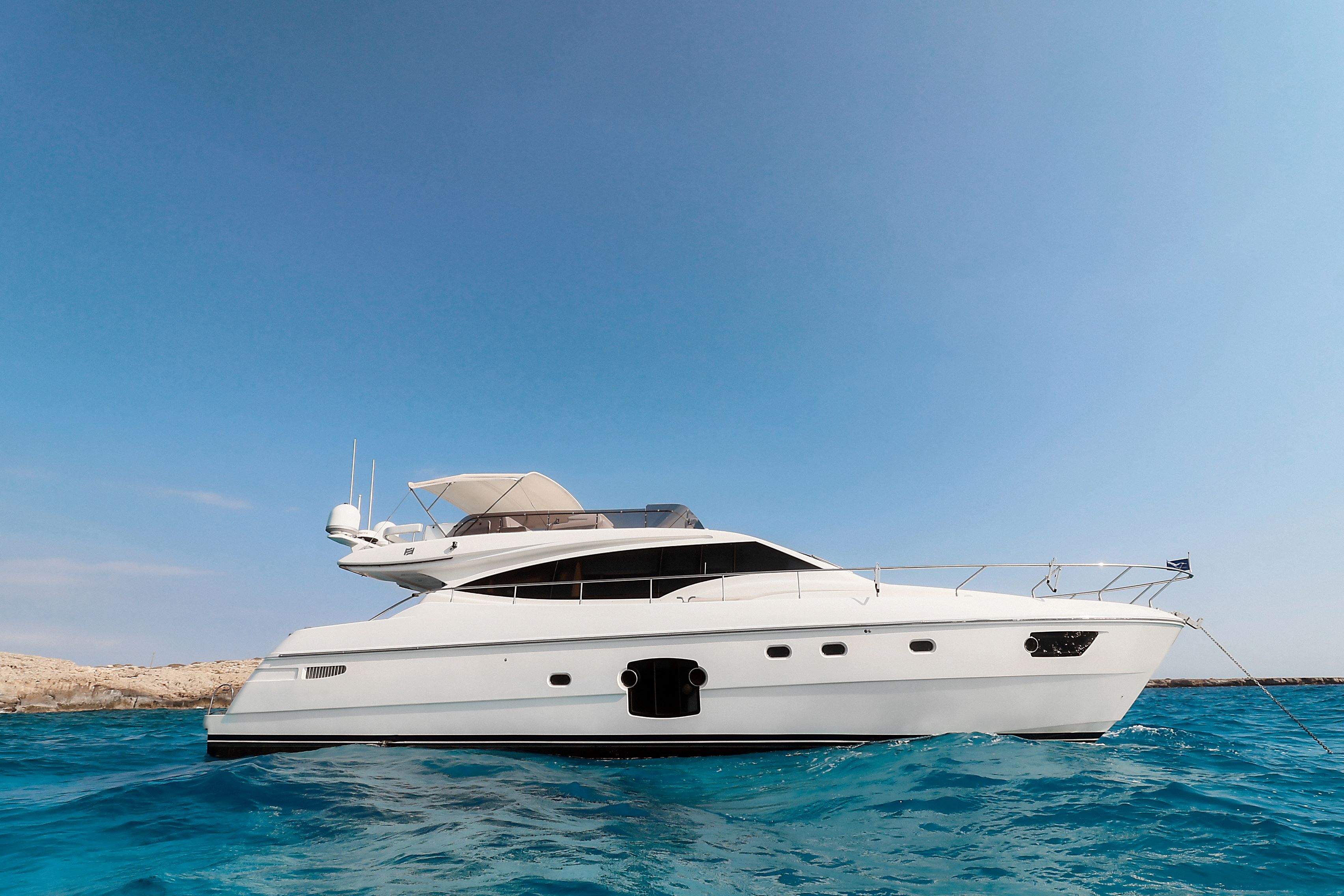 Ferretti 592