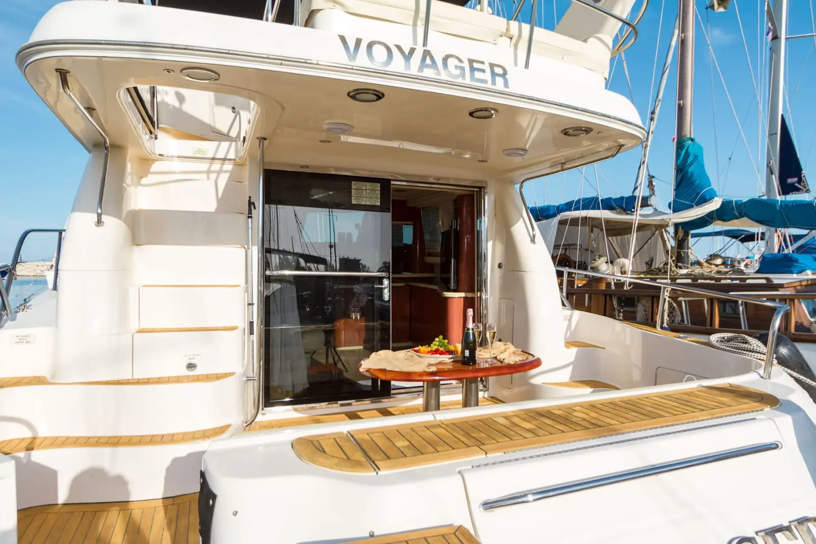 Voyager Sea ray 52
