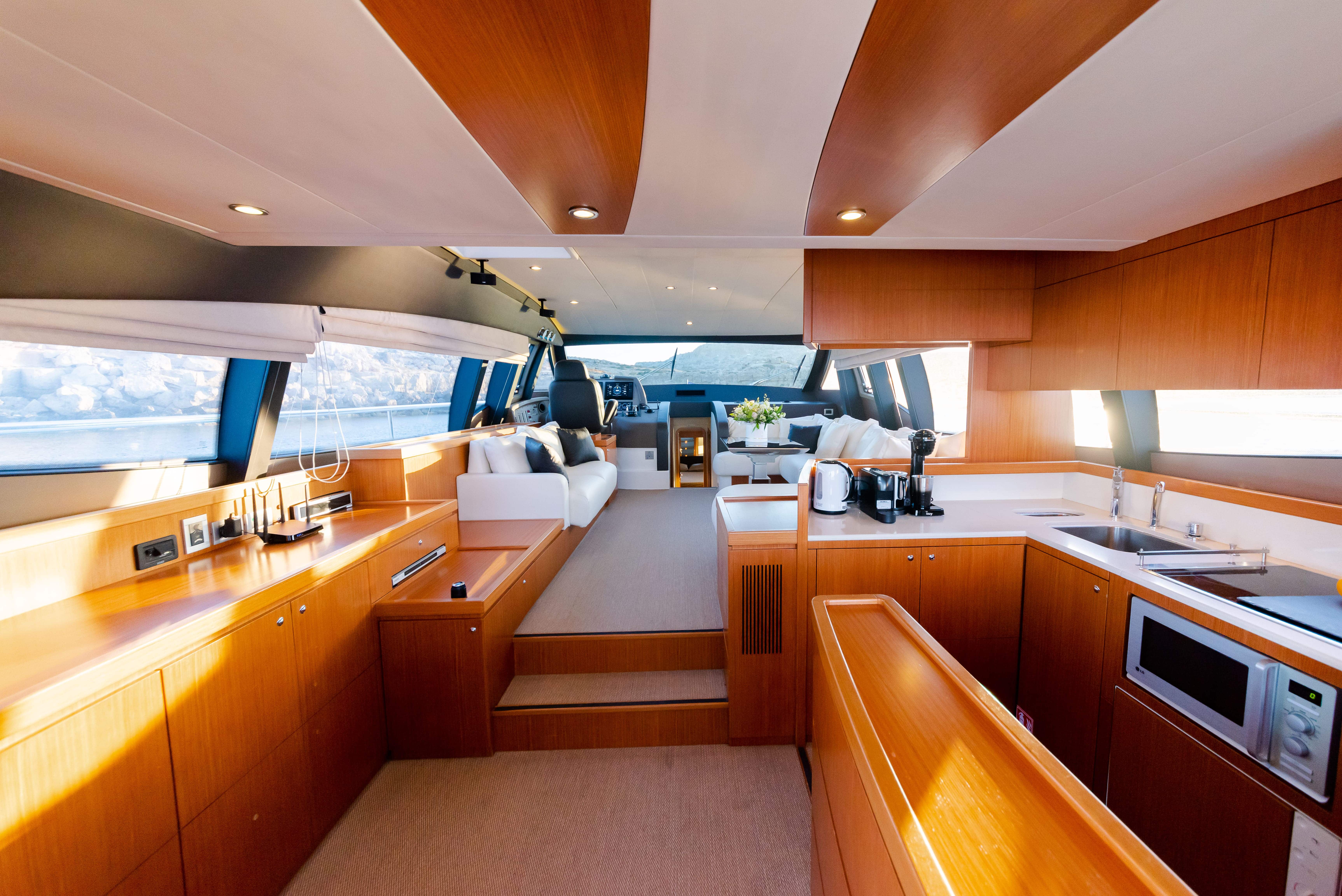 Ferretti 592