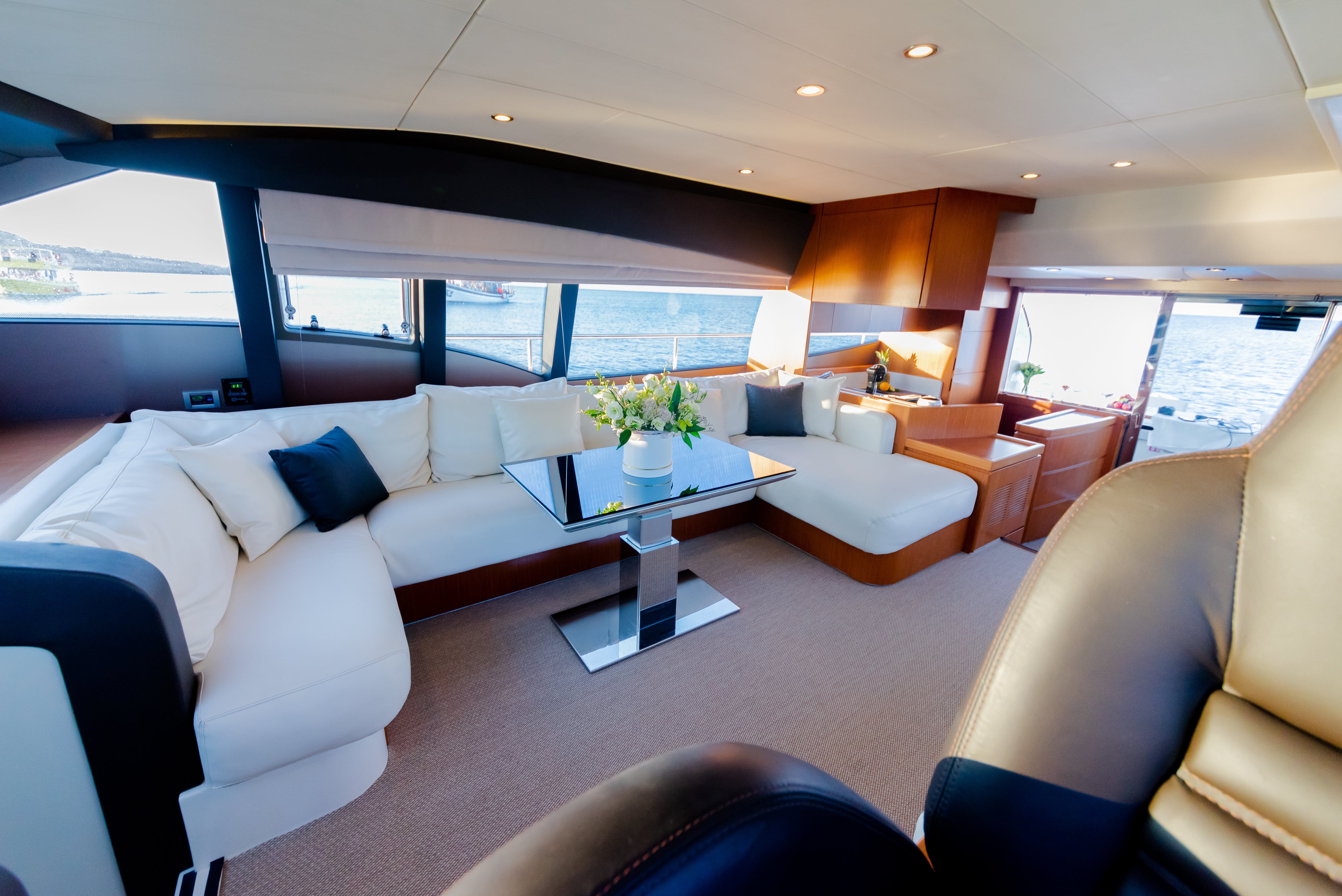Ferretti 592