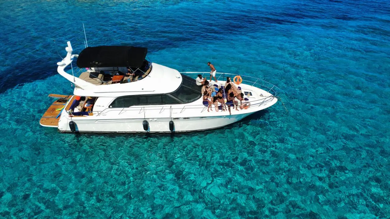 Voyager Sea ray 52