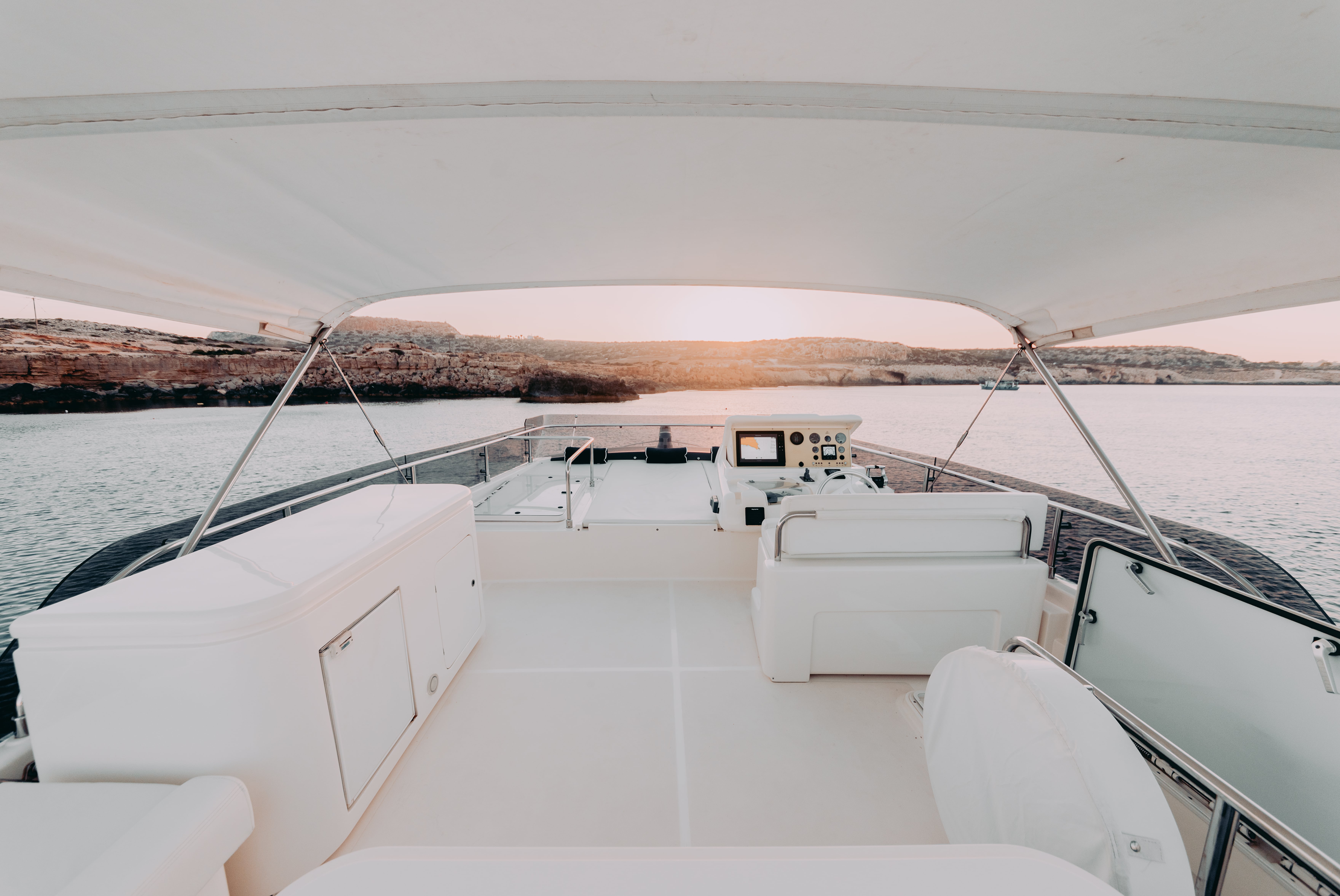 Ferretti 592